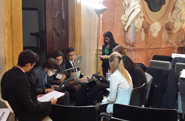 model UN 2 thumbnail